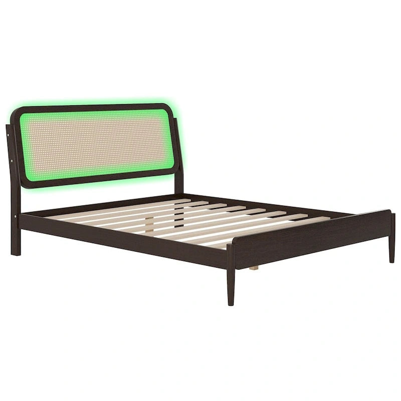 Cama de plataforma Queen Espresso antigua con luces LED y cabecero de ratán, capacidad para 2